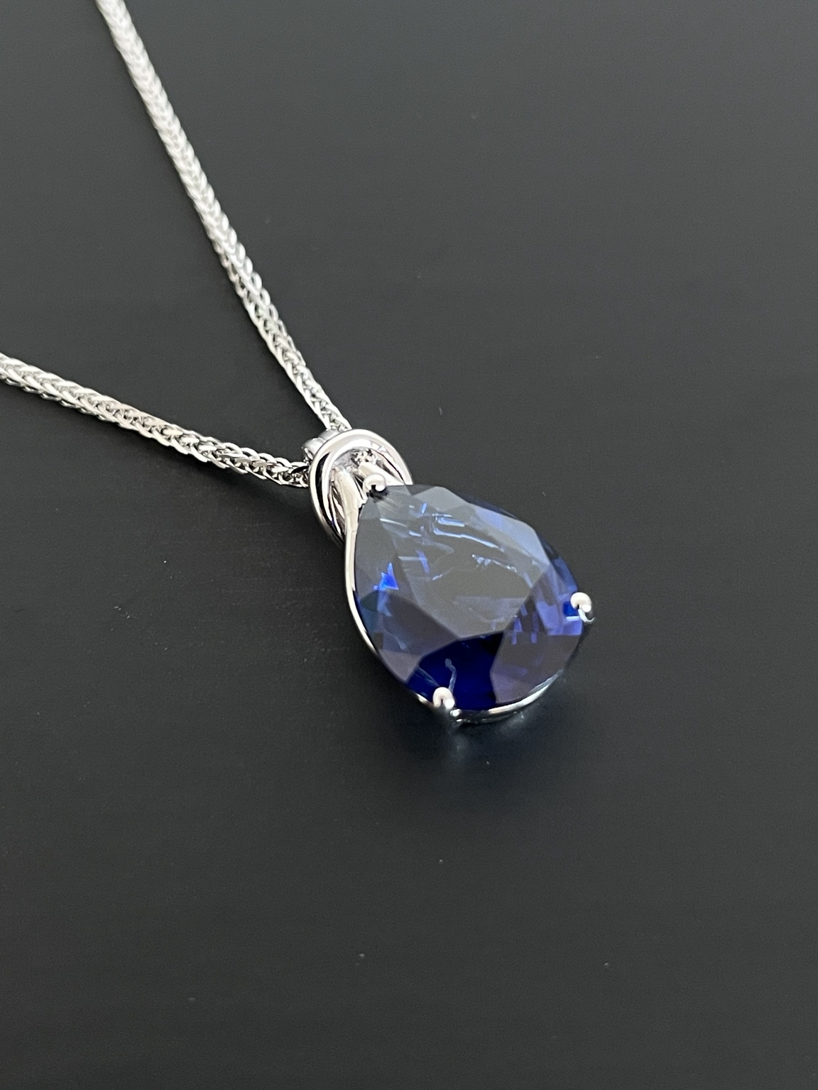 La face du pendentif